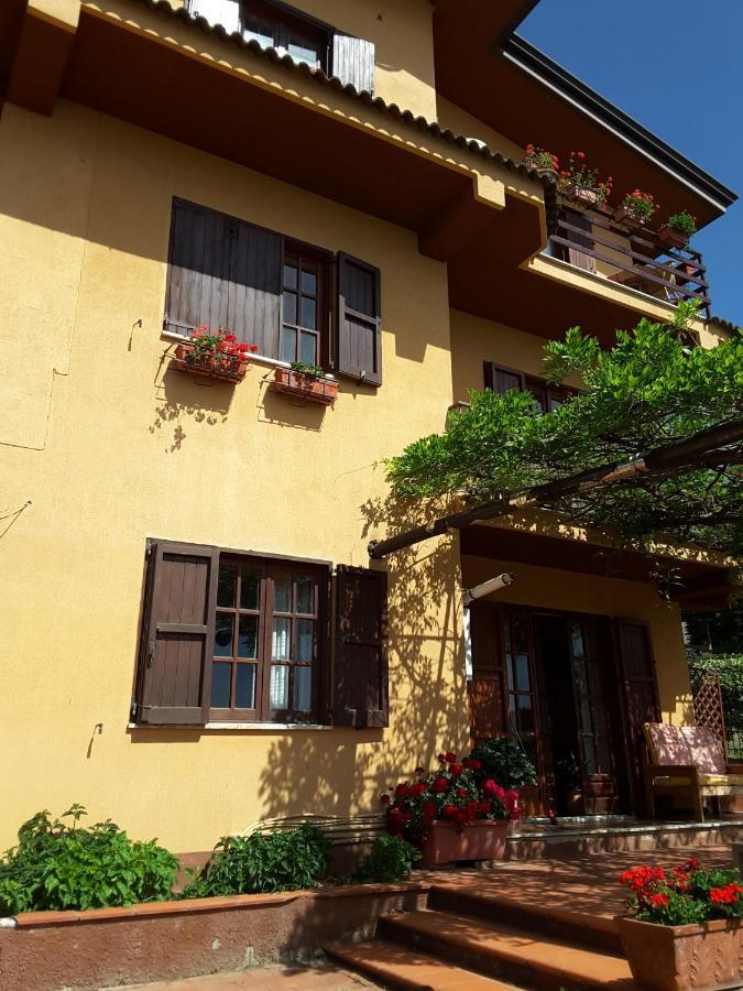 Bed and Breakfast Mansarda Fiorita à Abatemarco Extérieur photo